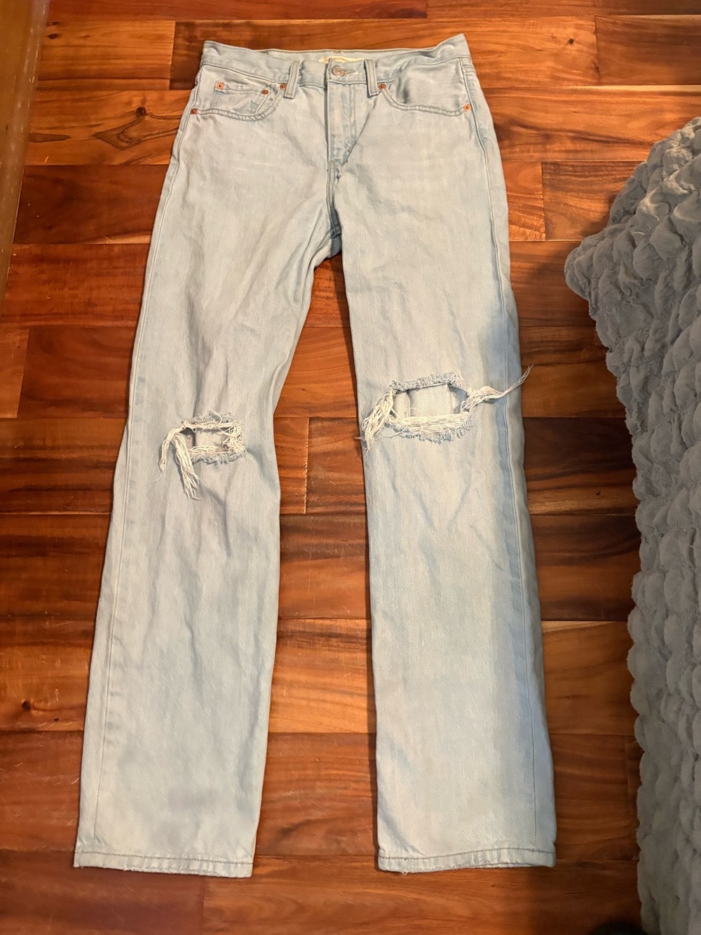 Levi’s Low Pro Straight Jeans Women’s 27 Light Wash Distressed Relaxed (1136)